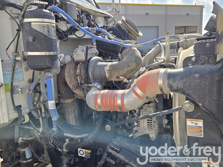 2018-peterbilt-348-image-84