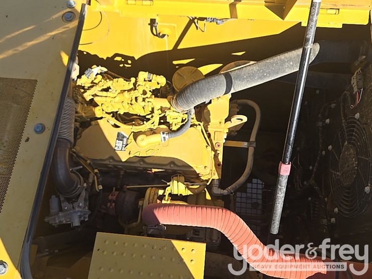 2018-caterpillar-320-image-50