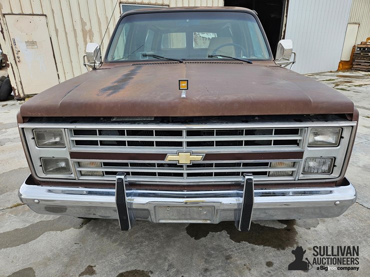 1988-chevrolet-suburban-image-2