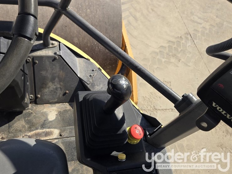 2018-volvo-sd75b-image-32
