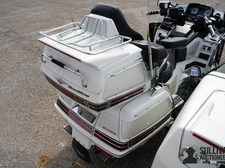 run-#134---1998-honda-goldwing-motorcycle-w/-side-car-image-19