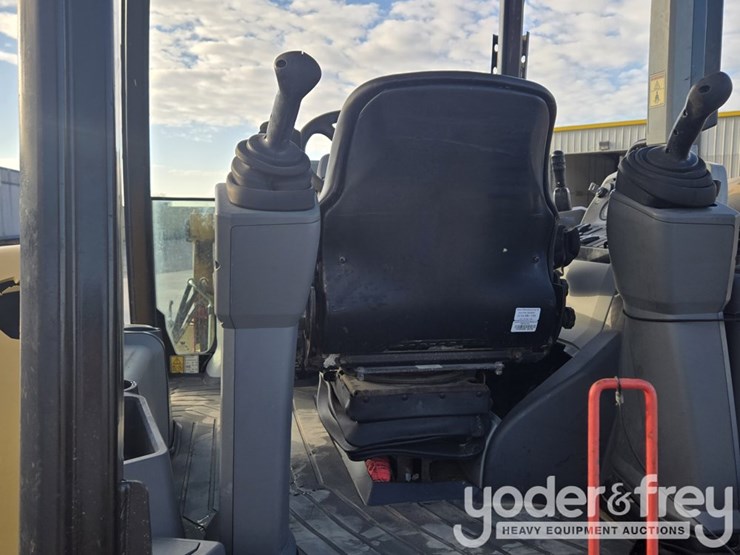 2018-caterpillar-420f2-image-67