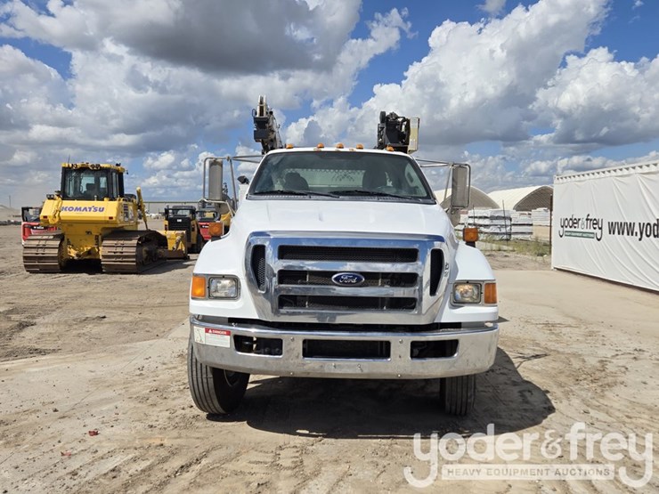 2013-ford-f750-image-16