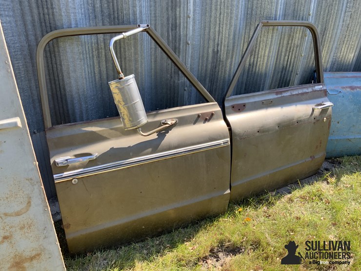 1972-chevrolet-pickup-doors-image-3