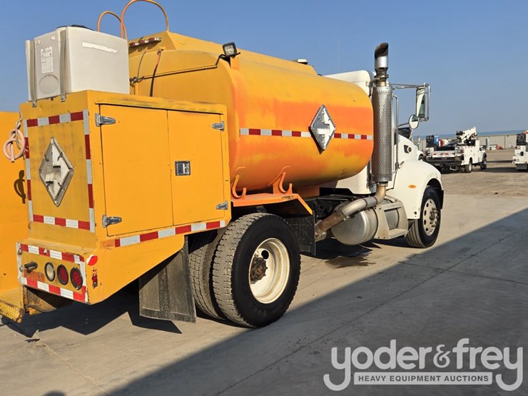 2008-peterbilt-335-image-108