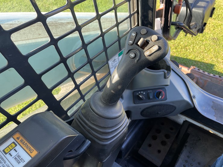 2015-bobcat-s570-image-43