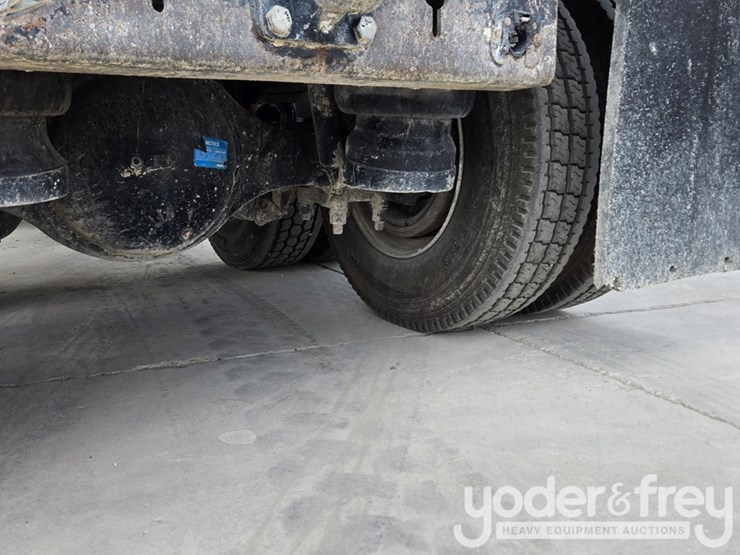 2018-peterbilt-348-image-43