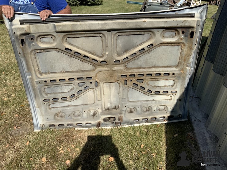 1982-chevrolet-pickup-hood-image-4