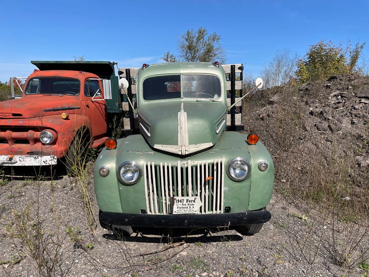 #422-•-1947-ford-1-1/2-ton-stake/flatbed-truck-(has-mi-title)-(houghton,-mi)-image-2