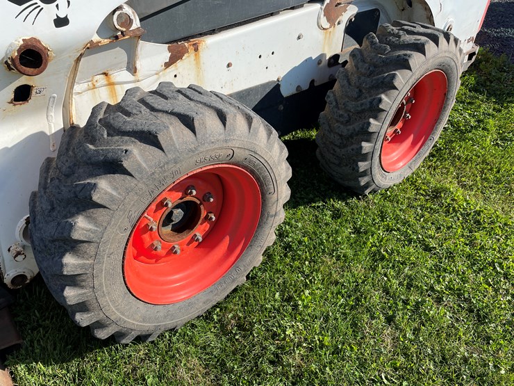 2015-bobcat-s570-image-13
