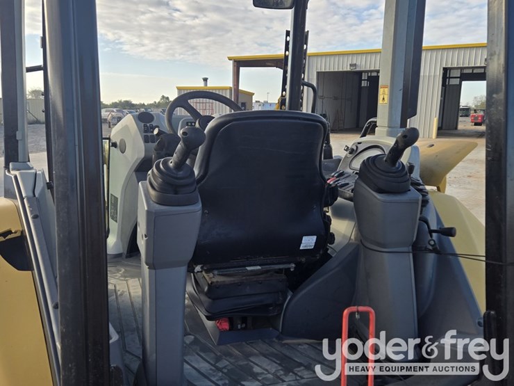 2018-caterpillar-420f2-image-65
