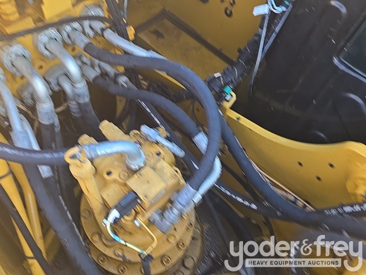 2018-caterpillar-320-image-46