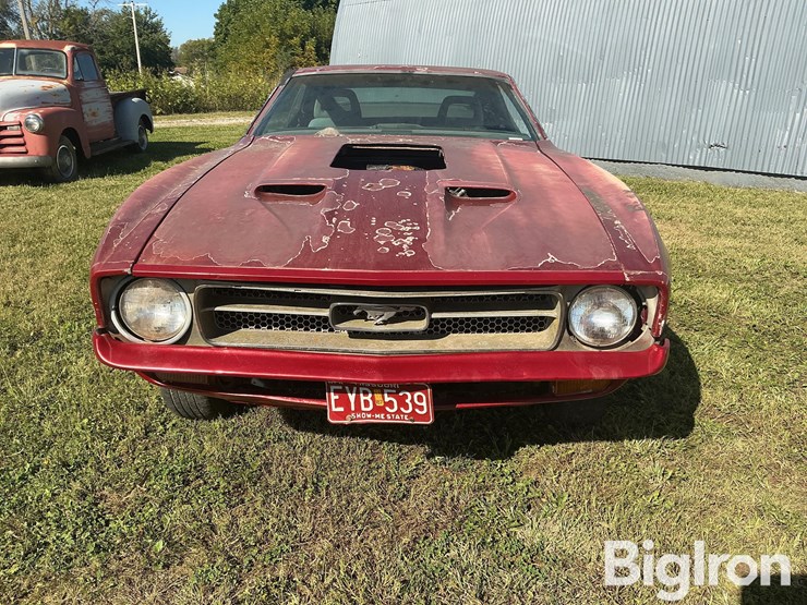 1971-ford-mustang-fastback-collector-car-image-2