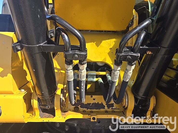 2018-caterpillar-320-image-21