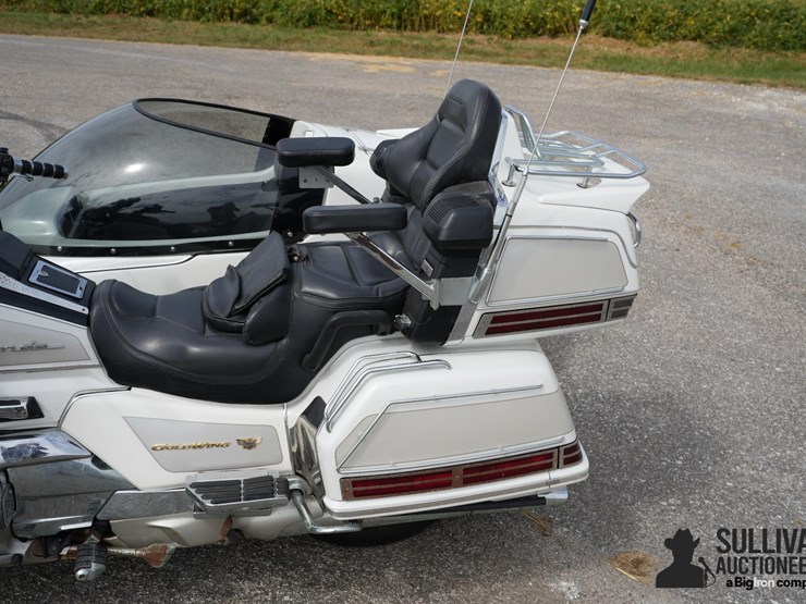 run-#134---1998-honda-goldwing-motorcycle-w/-side-car-image-13