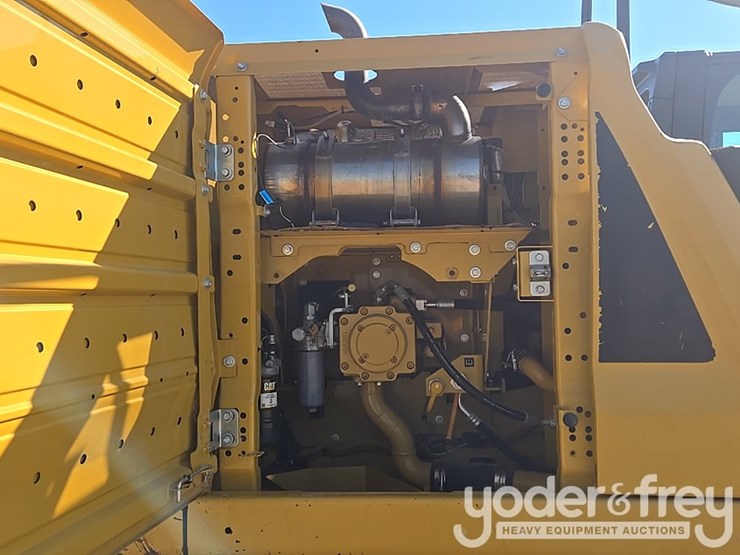 2018-caterpillar-320-image-41
