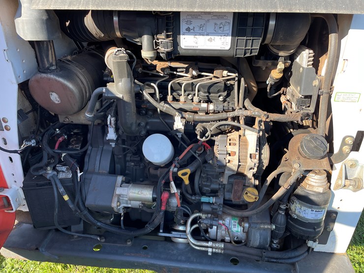 2015-bobcat-s570-image-24