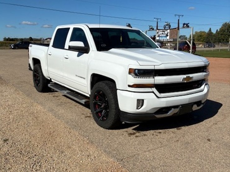 #502-•-2017-chevrolet-z71-truck-lt-(has-wi-title)-(clintonville,-wi)-image-3
