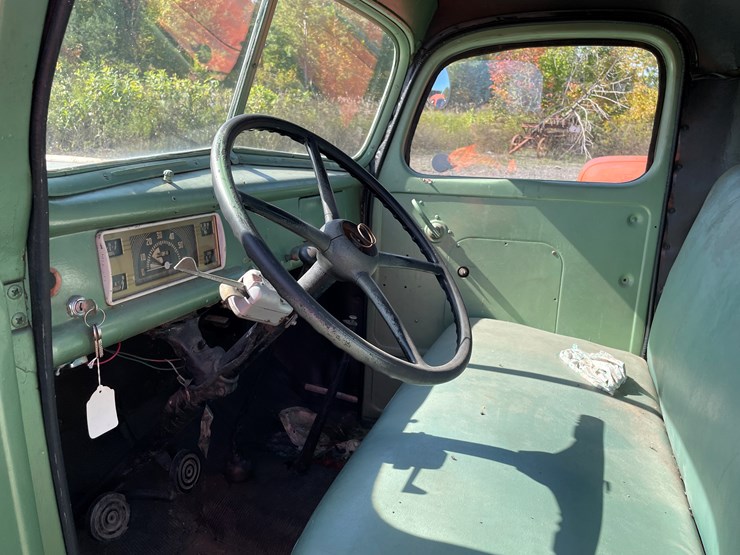 #422-•-1947-ford-1-1/2-ton-stake/flatbed-truck-(has-mi-title)-(houghton,-mi)-image-38