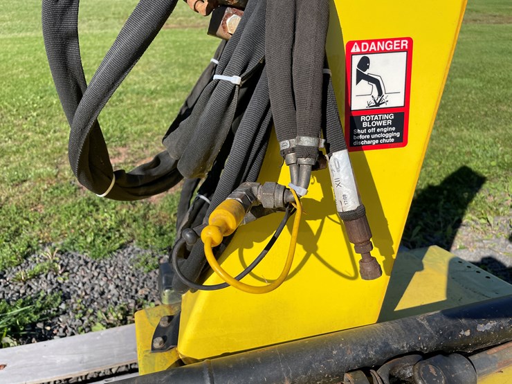 2019-john-deere-2038r-image-59