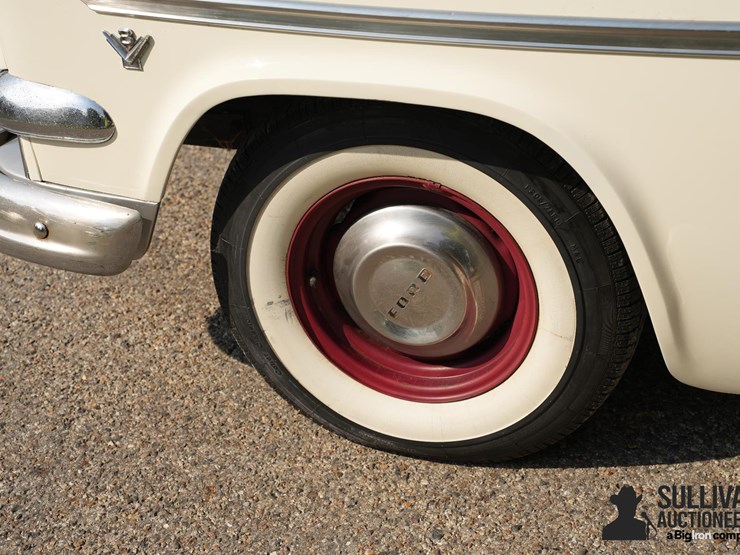 run-#69---1954-ford-crestline-skyliner-image-13