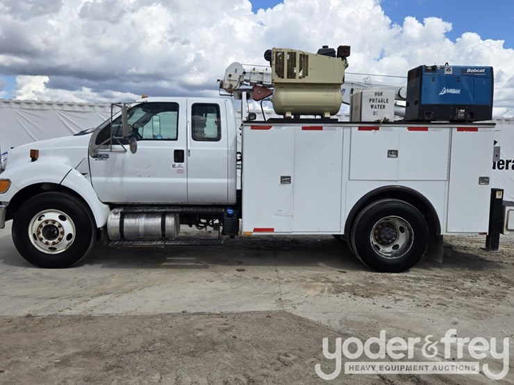2013-ford-f750-image-4