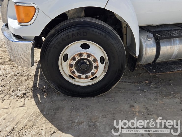 2013-ford-f750-image-18