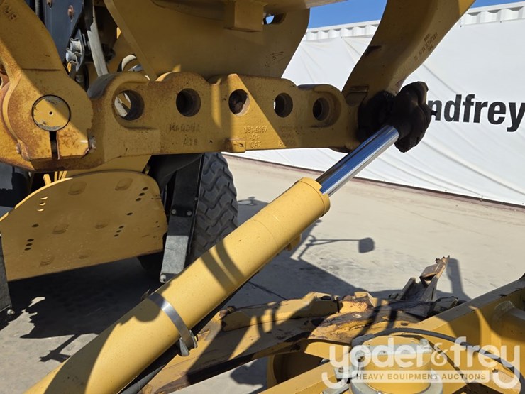2016-caterpillar-12m3-image-27