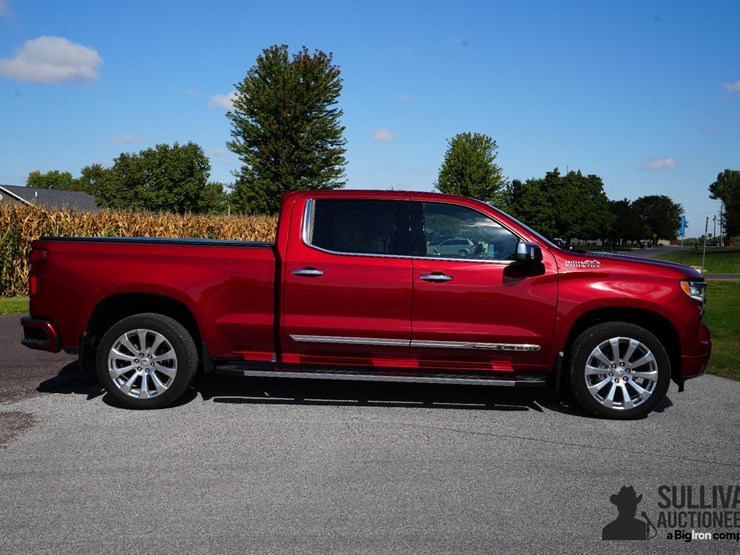 2022-chevrolet-silverado-1500-high-country-image-4