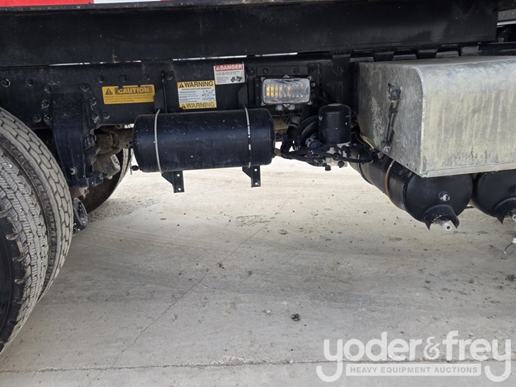 2018-peterbilt-348-image-49