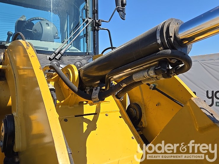 2020-caterpillar-930-image-6