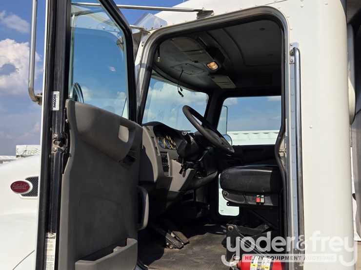 2018-peterbilt-348-image-99
