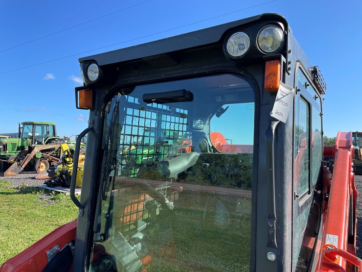 2023-kubota-ssv65-image-11
