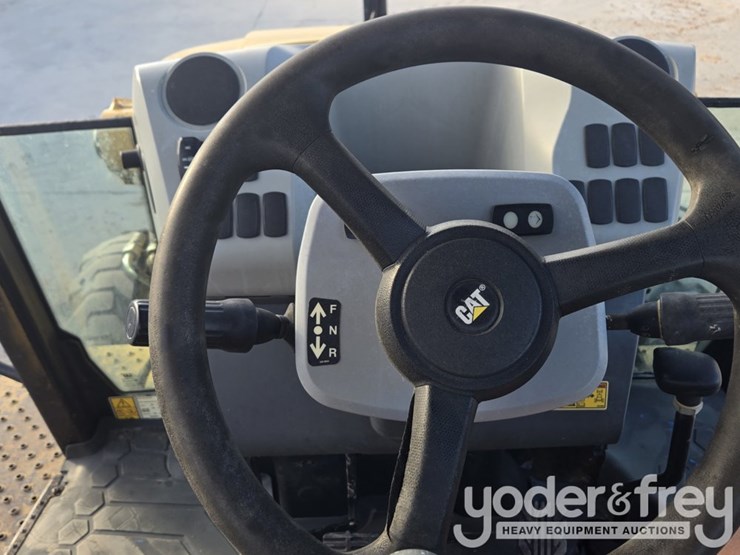 2018-caterpillar-420f2-image-74