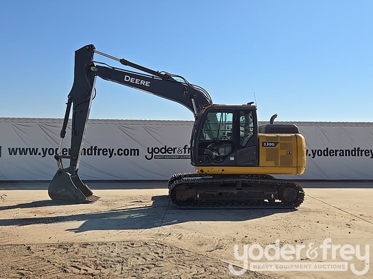 2022-deere-130g-image-2