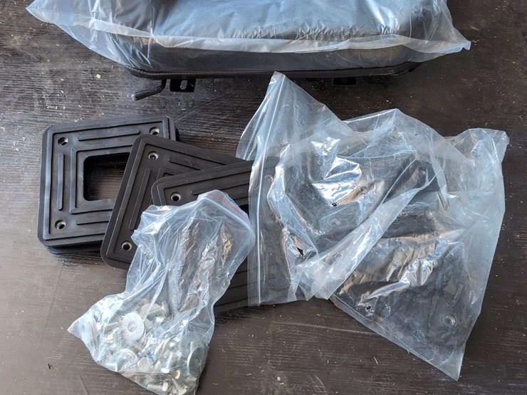 (1)-universal-mower/tractor-seat---with-mounting-brackets-image-3