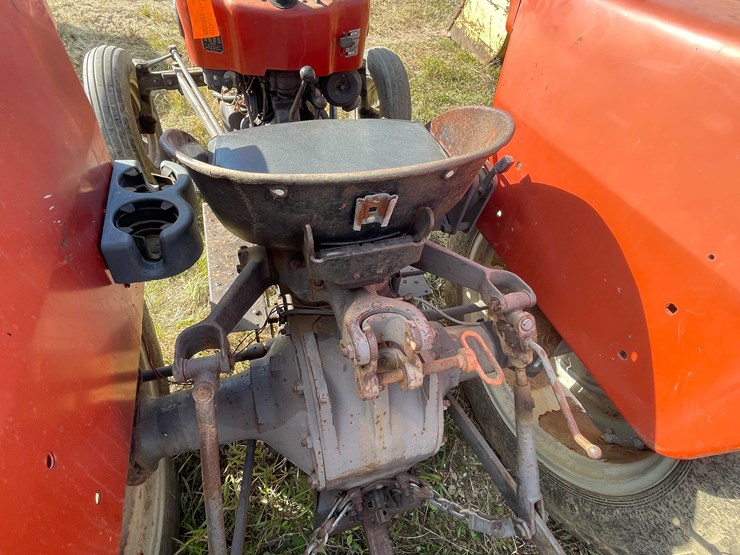 massey-ferguson-135-image-11