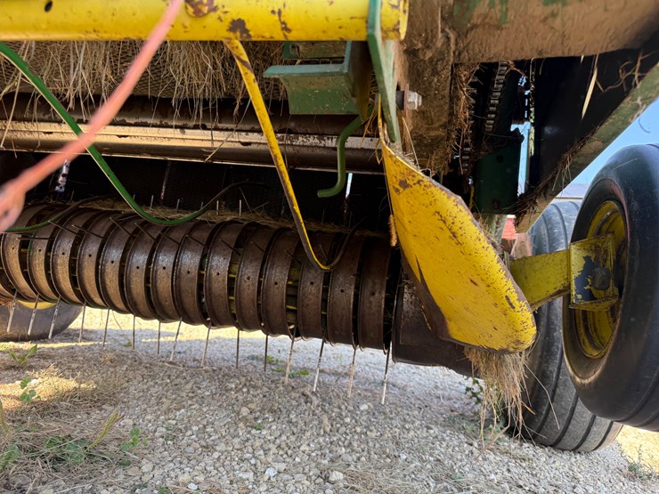 john-deere-330-image-28