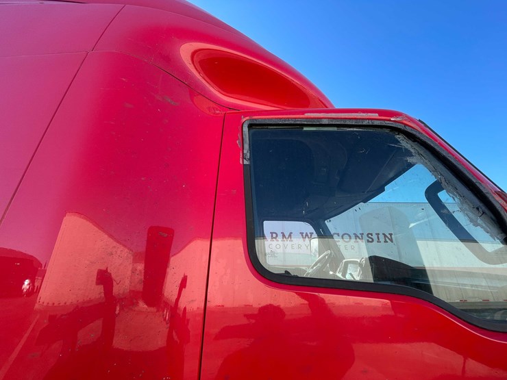 #400-•-2018-international-semi-tractor-(has-wi-title)-(denmark,-wi)-image-24
