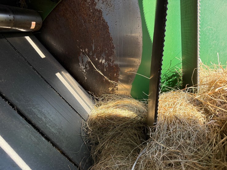 john-deere-330-image-9