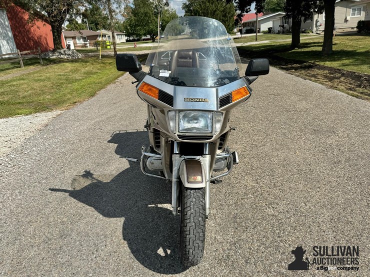 run-#23---1985-honda-goldwing-gl1200-aspencade-motorcycle-image-2