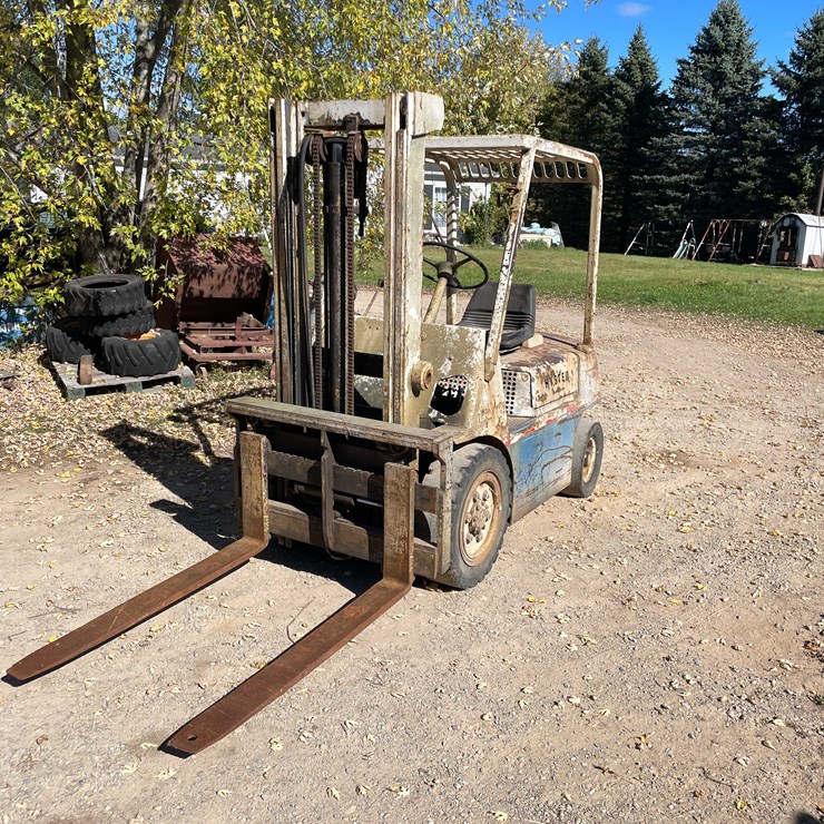 #312 • Hyster Gasoline Forklift (Oconto, WI)