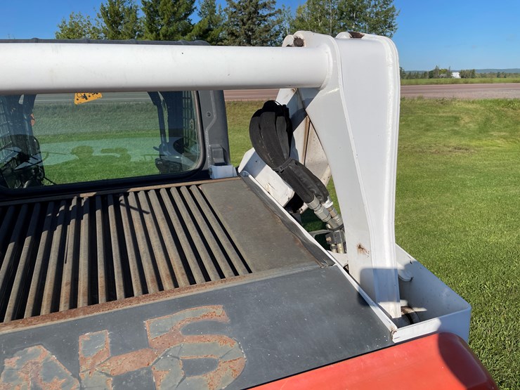 2015-bobcat-s570-image-21