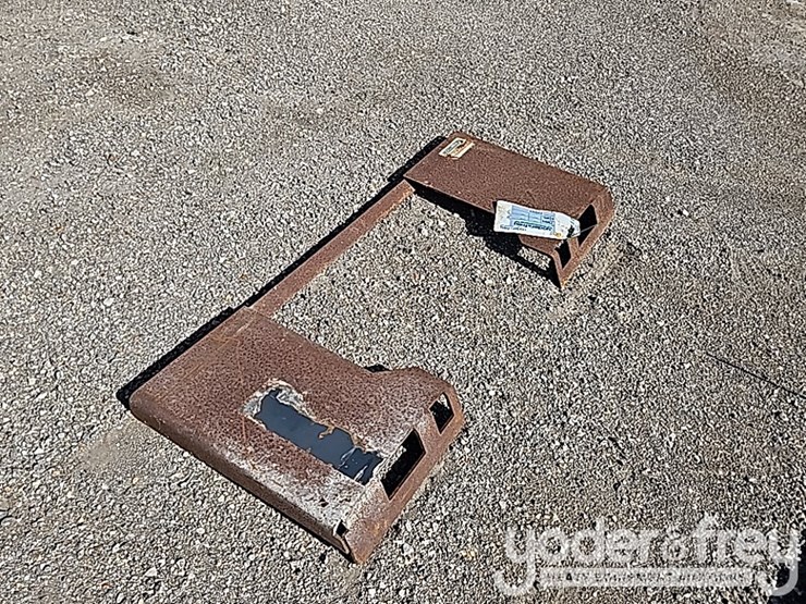 unused-thick-quick-tach-cut-out-mount-plate-to-suit-skidsteer-image-4
