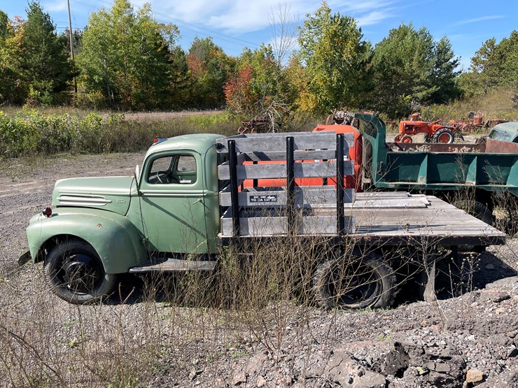 #422-•-1947-ford-1-1/2-ton-stake/flatbed-truck-(has-mi-title)-(houghton,-mi)-image-6