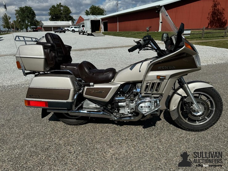 run-#23---1985-honda-goldwing-gl1200-aspencade-motorcycle-image-4