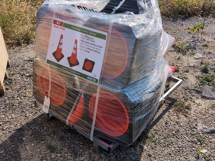 (20)-kj-highway-traffic-cones-28"-x-14"-image-3