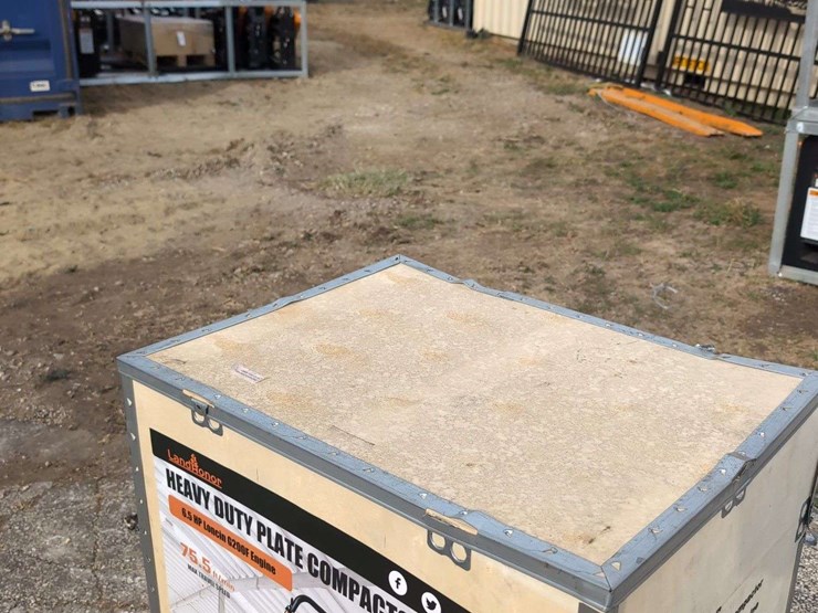 (1)-landhonor-heavy-duty-plate-compactor---6.5-hp-engine-image-6