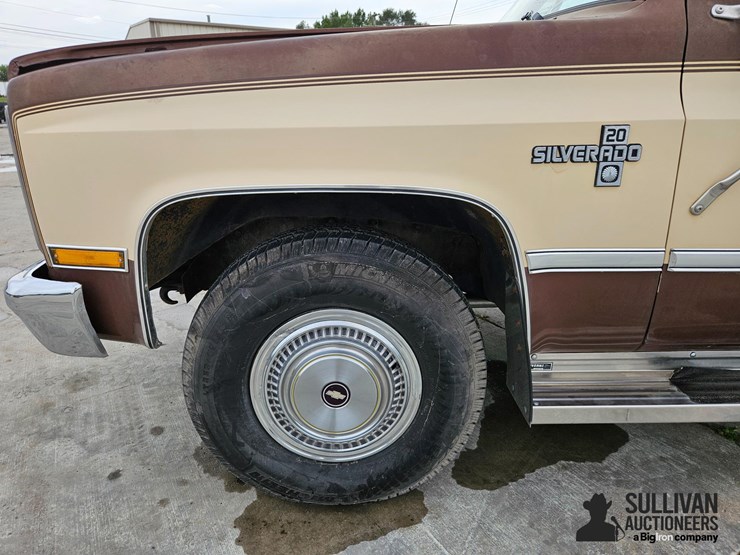 1988-chevrolet-suburban-image-9