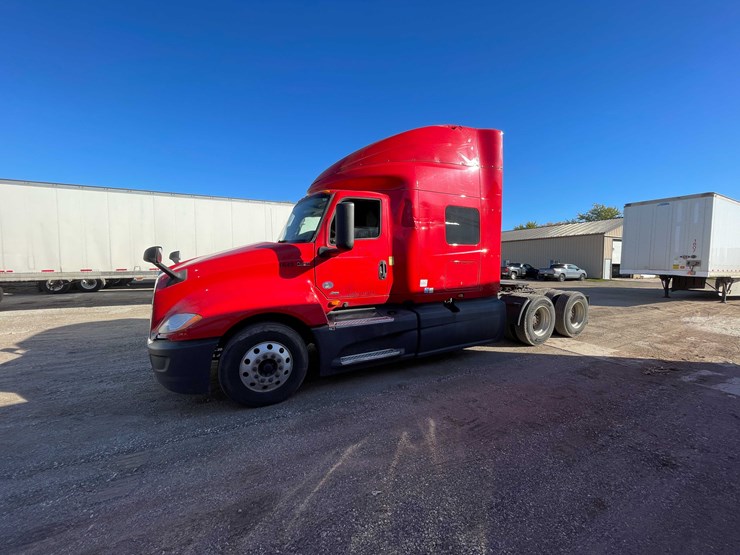 #400-•-2018-international-semi-tractor-(has-wi-title)-(denmark,-wi)-image-2